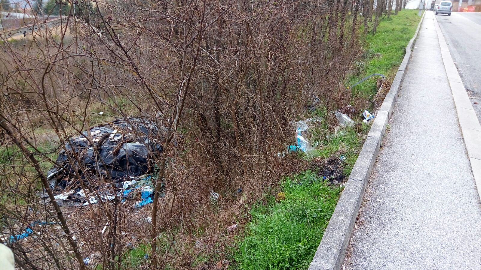 via Pescara rifiuti 2